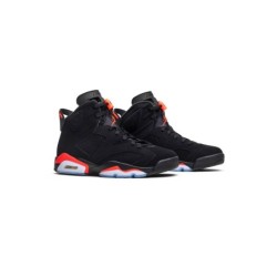 Jordan 6 "Black Cat" : Furtivité et Élégance en Noir Profond